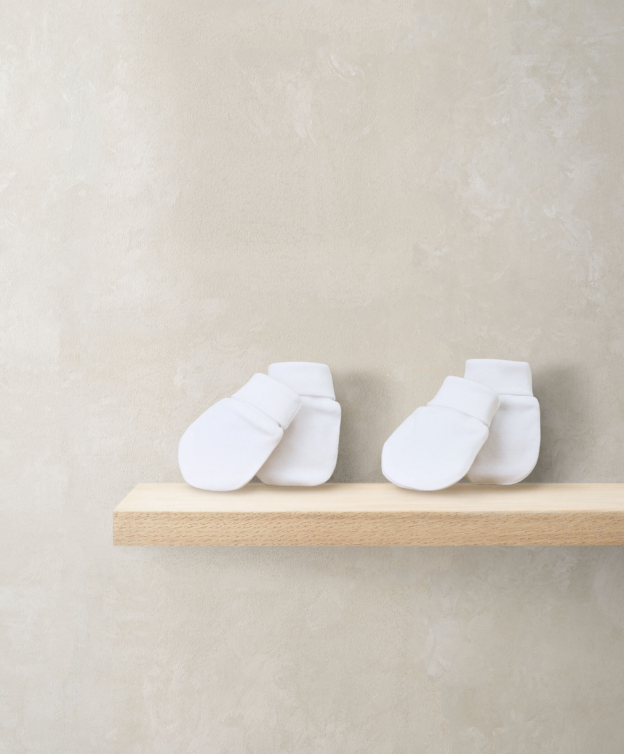 My First Eid Box - 6 Piece Gift Set with Chenille Blanket Neutral Moon/Star image number 6